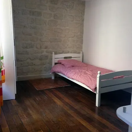 Charming 2-bedroom Duplex Bastille Apartment