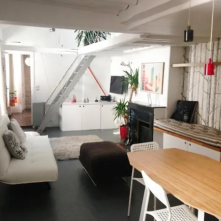 Charming 2-bedroom Duplex Bastille *