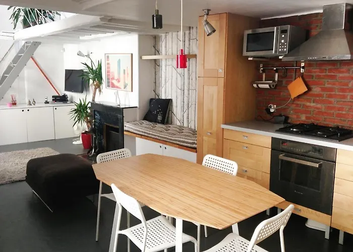 Charming 2-bedroom Duplex Bastille Apartment *