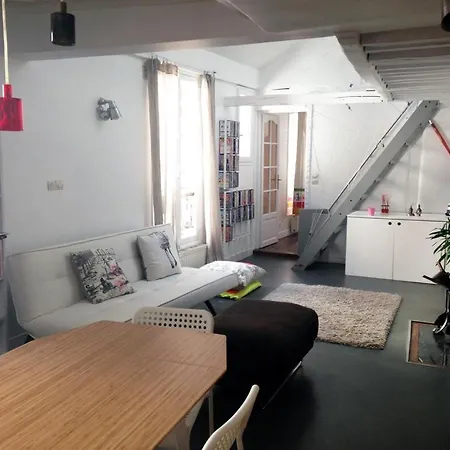 Charming 2-bedroom Duplex Bastille 아파트 파리
