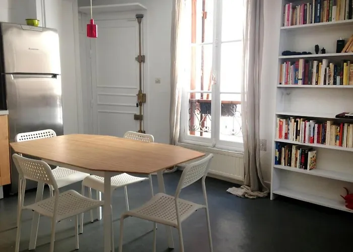 Charming 2-bedroom Duplex Bastille