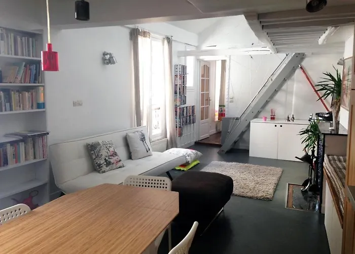 Charming 2-bedroom Duplex Bastille Daire Paris